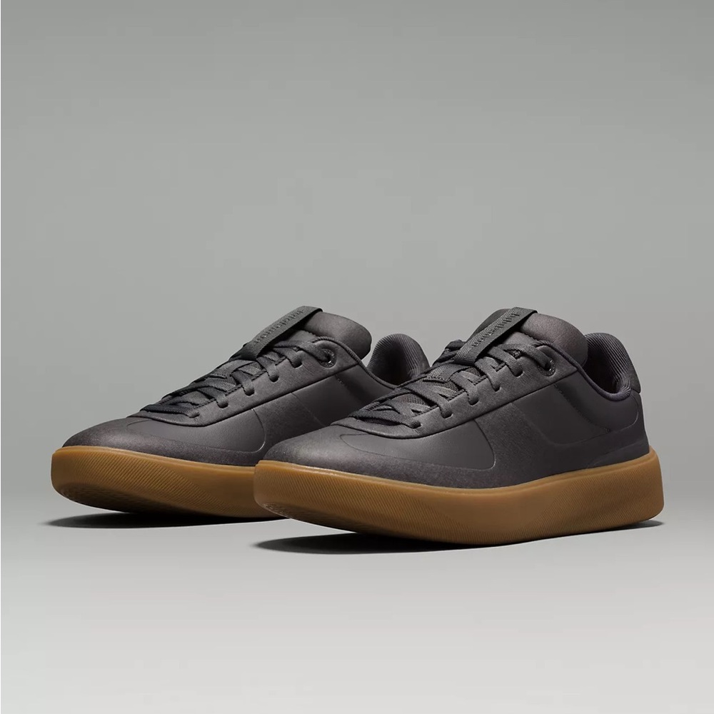 Lululemon men’s sneakers- cityverse sneakers in traverse grey with gum sole